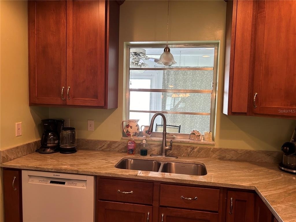1359 Glendale Circle W - Photo 6