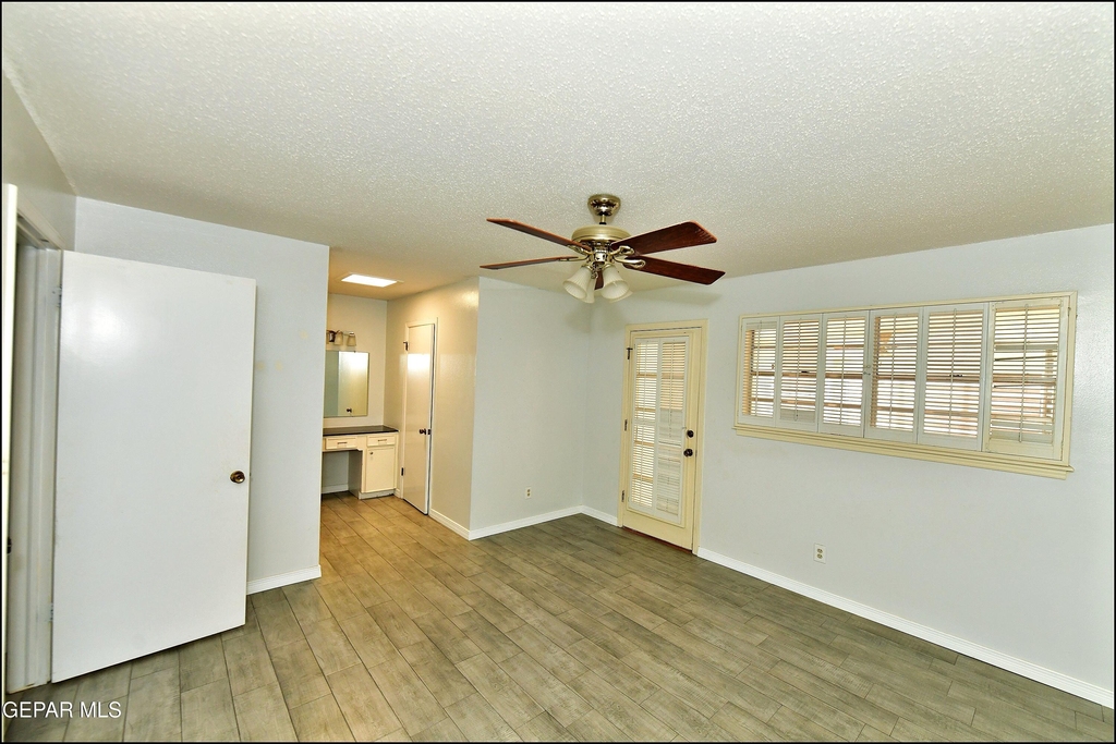 9125 W H Burges Drive - Photo 28