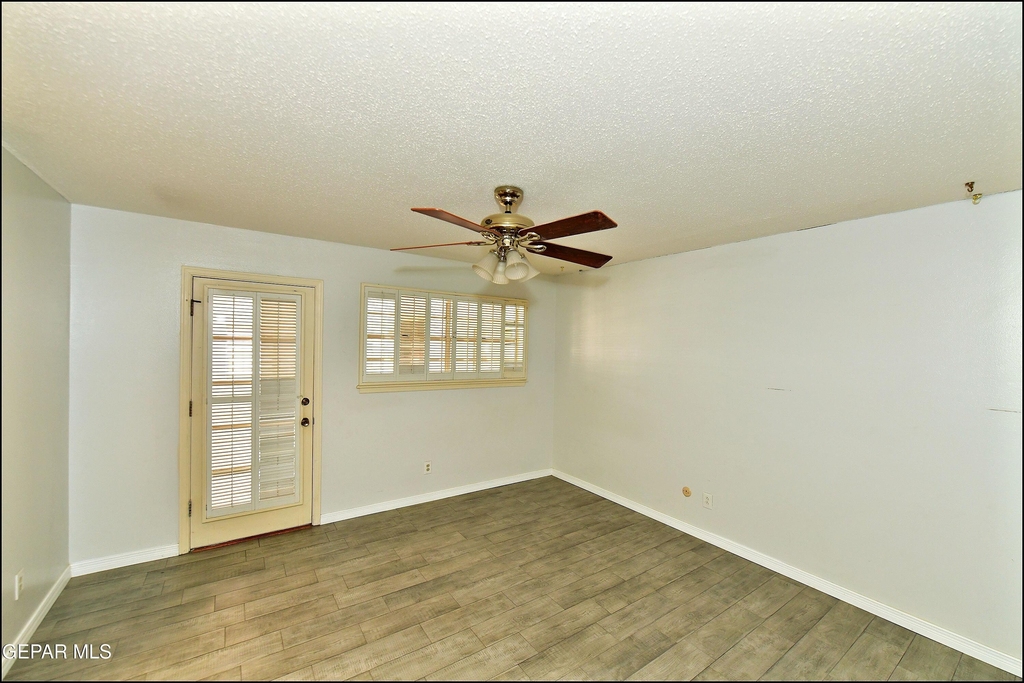 9125 W H Burges Drive - Photo 27