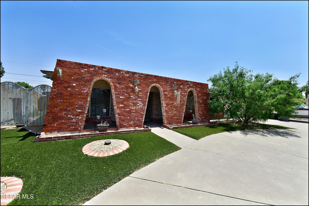 9125 W H Burges Drive - Photo 1