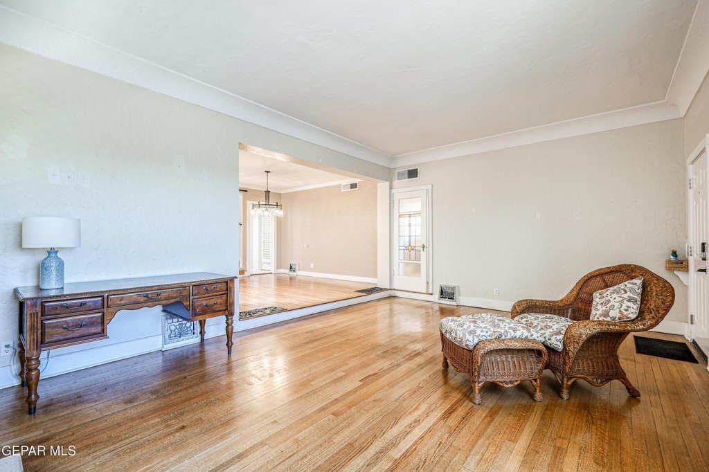 715 E Robinson Avenue - Photo 6