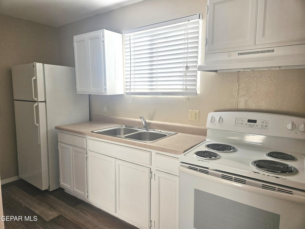 11054 Sunshine Court - Photo 3