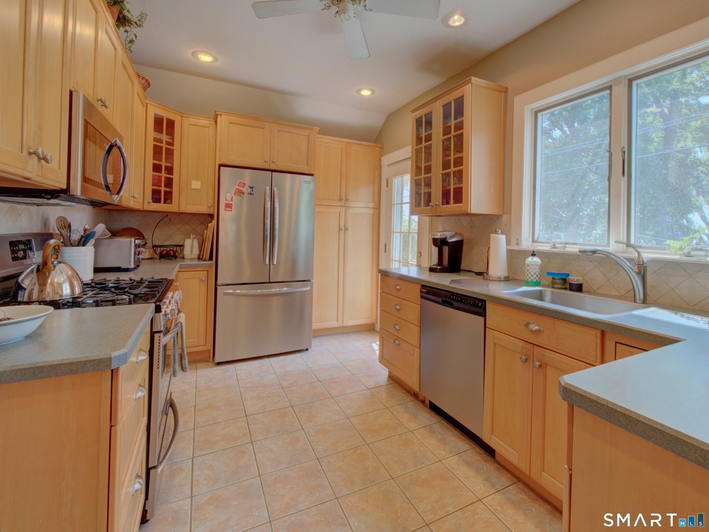 1164 Ocean Avenue - Photo 9