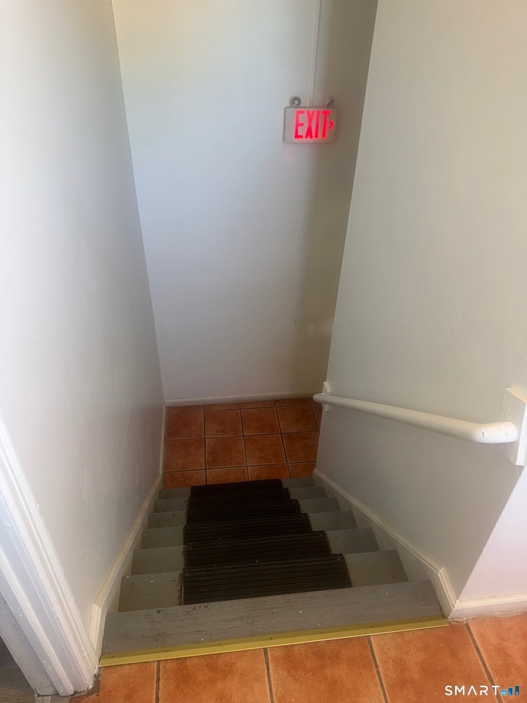 758 New Britain Avenue - Photo 16