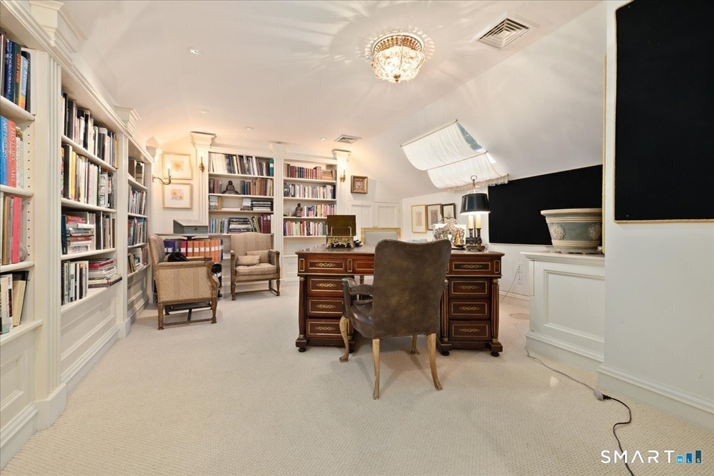 281 Pequot Avenue - Photo 10