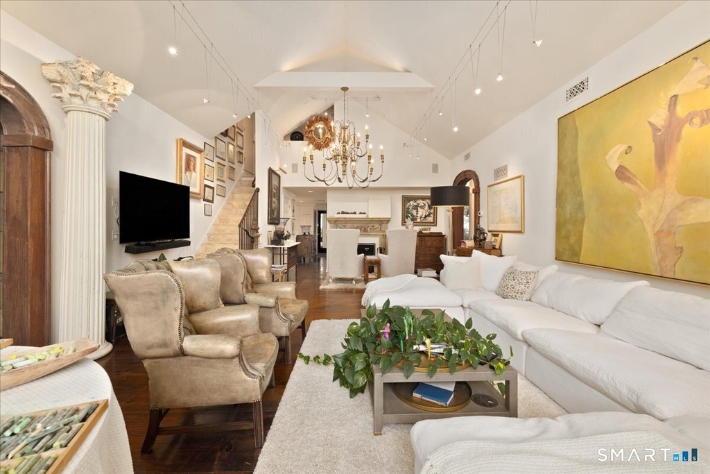 281 Pequot Avenue - Photo 4