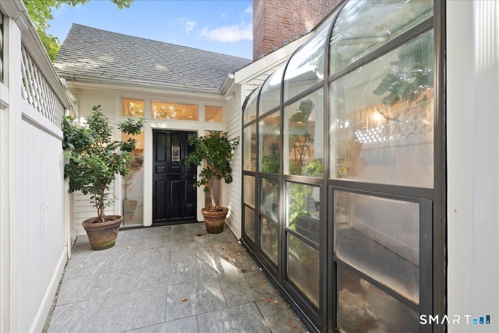 281 Pequot Avenue - Photo 2
