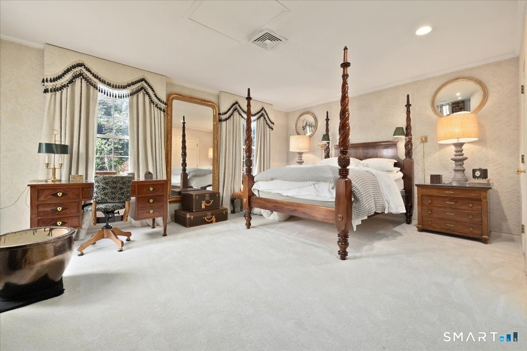281 Pequot Avenue - Photo 11