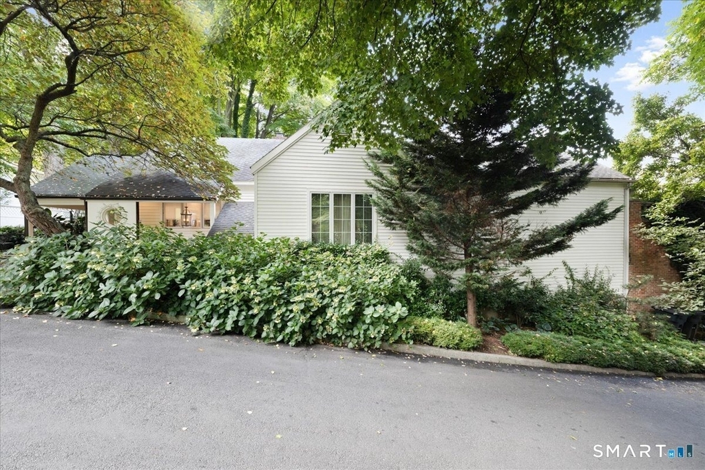 281 Pequot Avenue - Photo 20