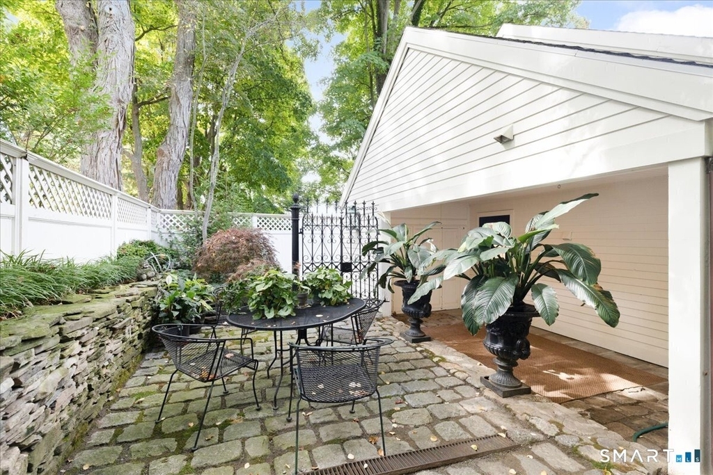 281 Pequot Avenue - Photo 25