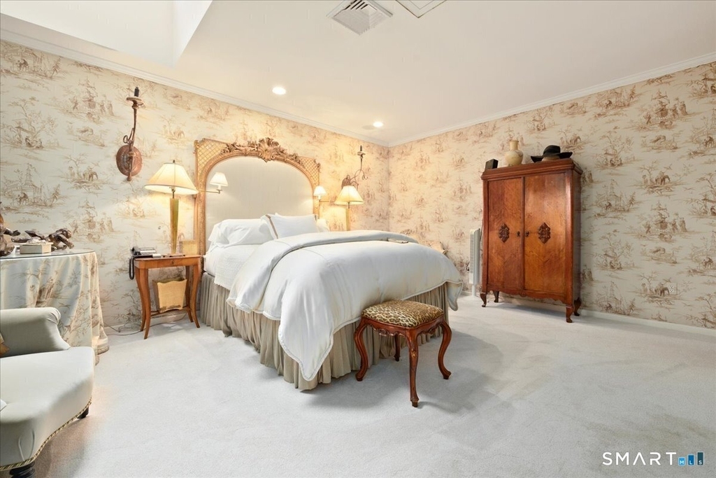 281 Pequot Avenue - Photo 13