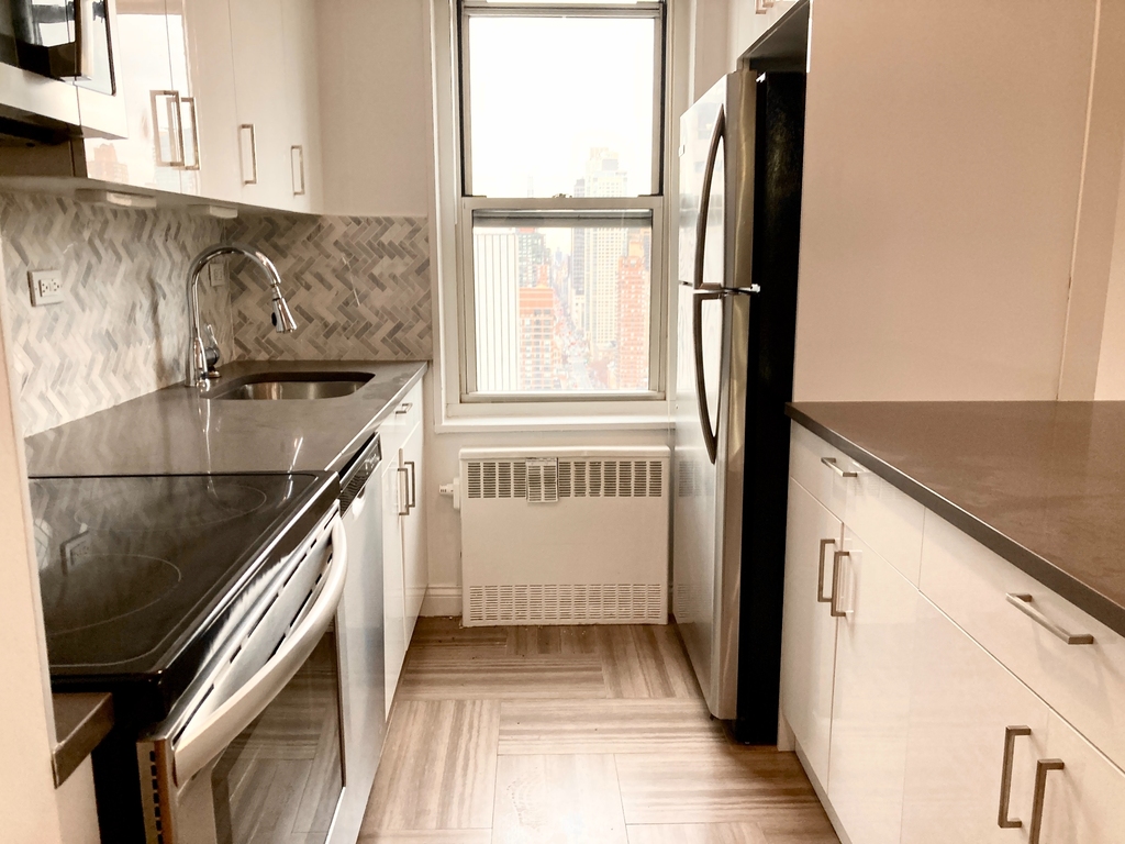 747 10th Avenue - Photo 4