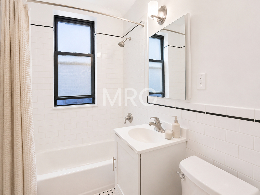 East 82nd Street - Photo 4