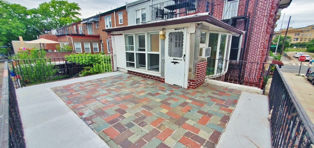 25-20 Ditmars Boulevard - Photo 0