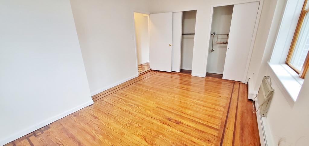 25-20 Ditmars Boulevard - Photo 14