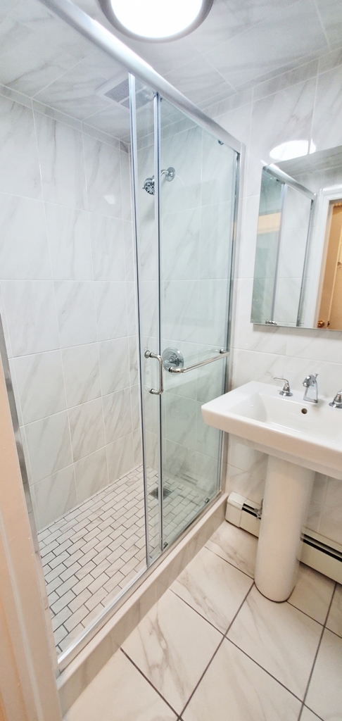 25-20 Ditmars Boulevard - Photo 16