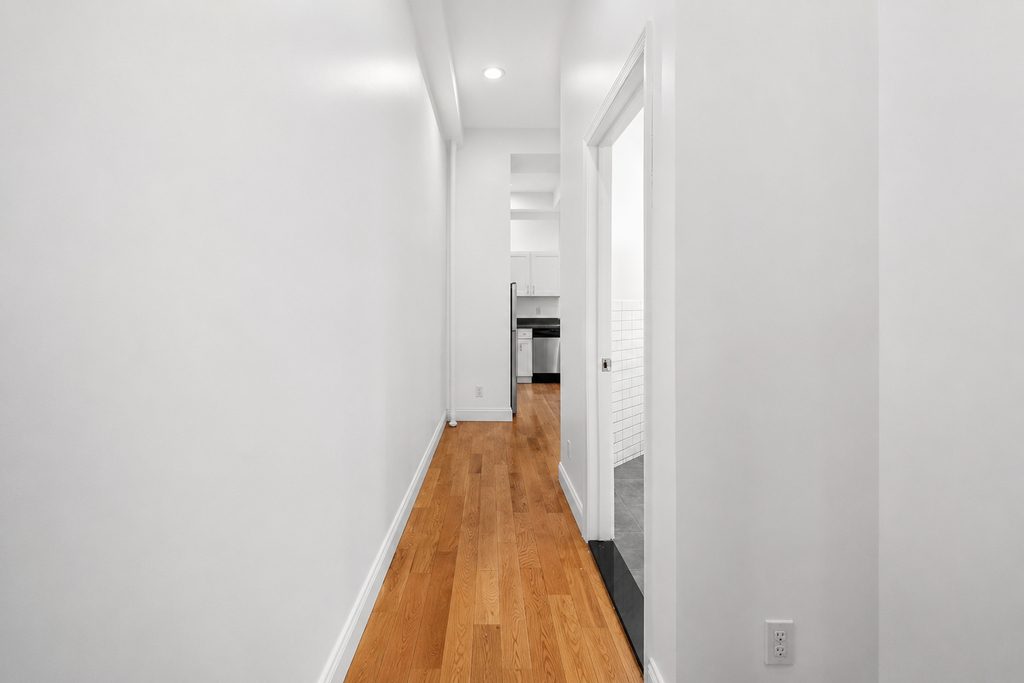 291 Wyckoff Avenue - Photo 6