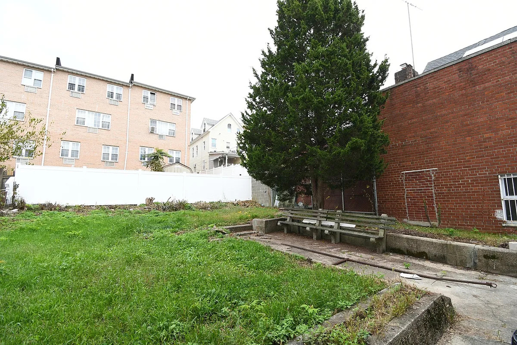  - Photo 5