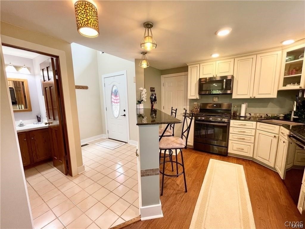 8423 Bubbling Springs Drive - Photo 3