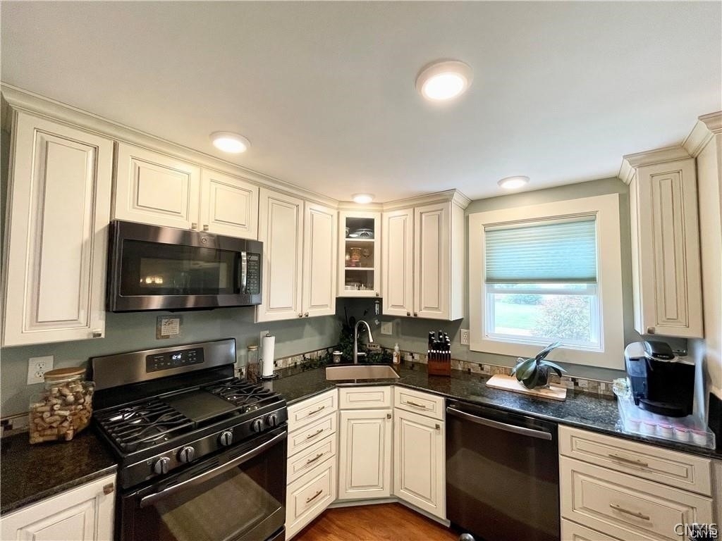 8423 Bubbling Springs Drive - Photo 9