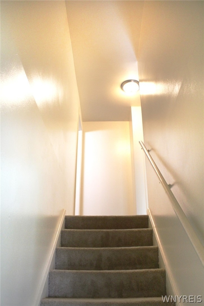 140 Ayrault Drive - Photo 3