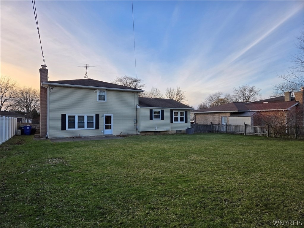 161 Foxpoint W - Photo 2