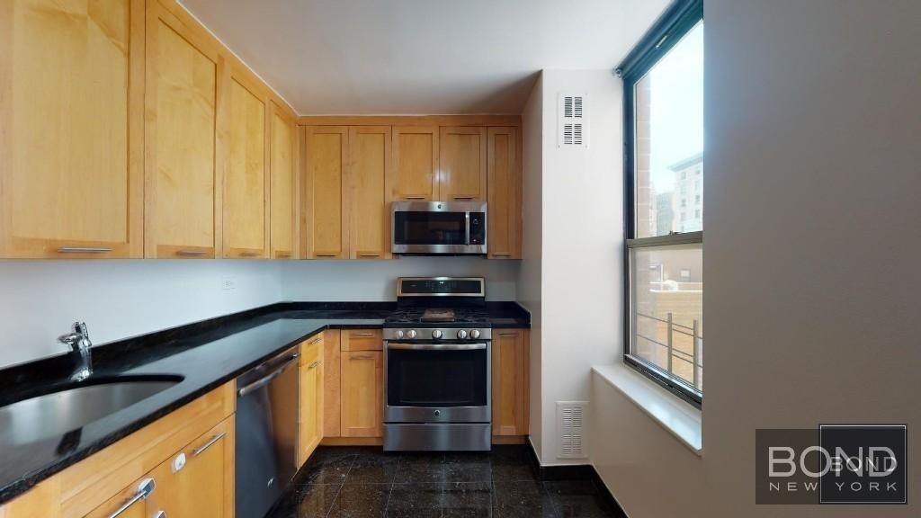 West 87th Street - Photo 6