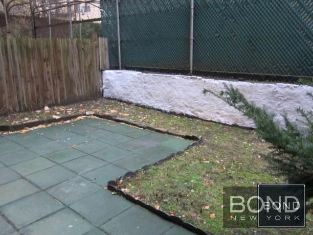 East 84th Street - Photo 8