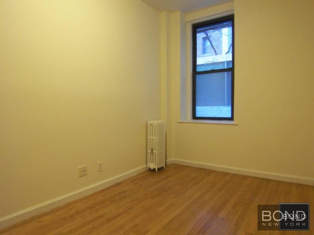 East 84th Street - Photo 12