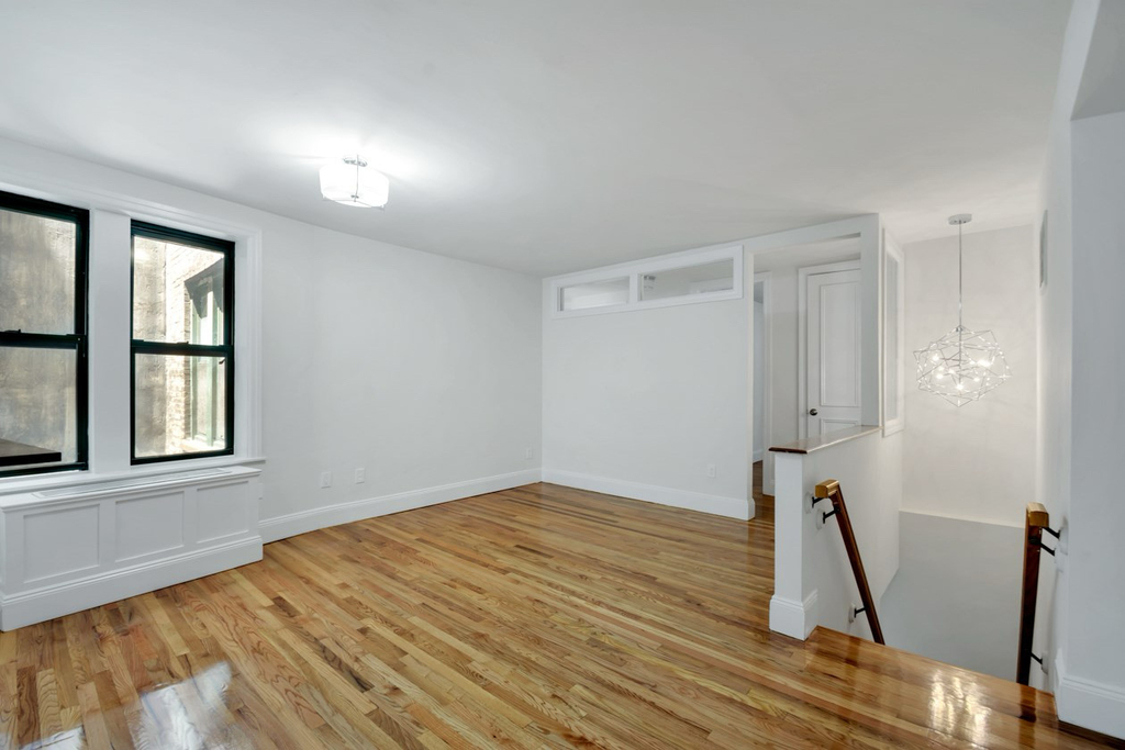 226 East 70th Street - Photo 2