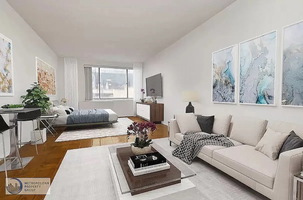 220 East 24th Street - Photo 0