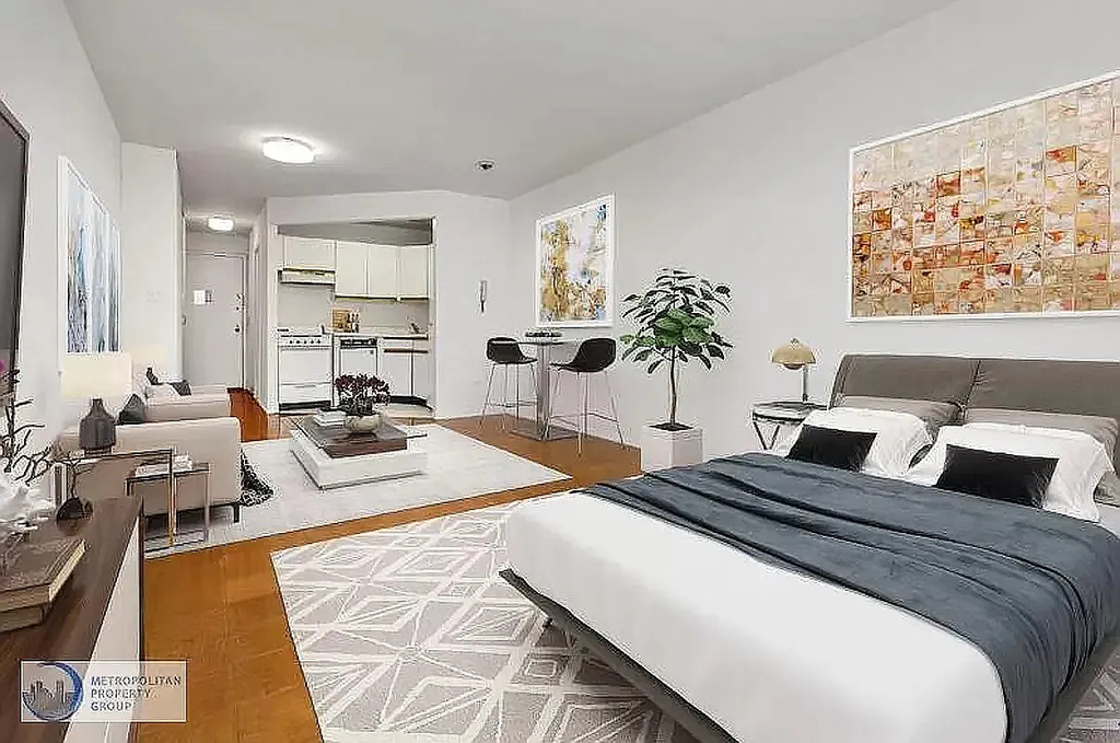 220 East 24th Street - Photo 1