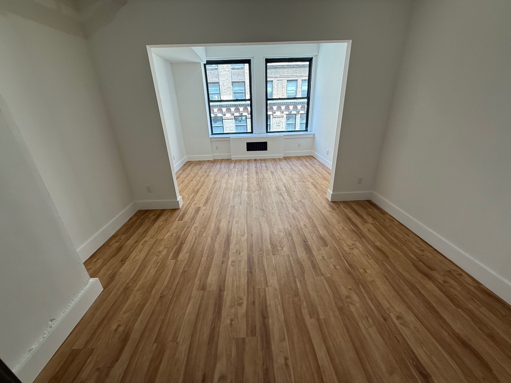 248 West 35th Street - Photo 3