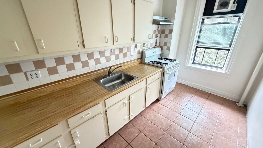 160-4 Sanford Avenue - Photo 3
