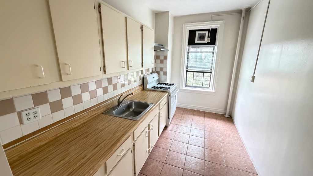 160-4 Sanford Avenue - Photo 2