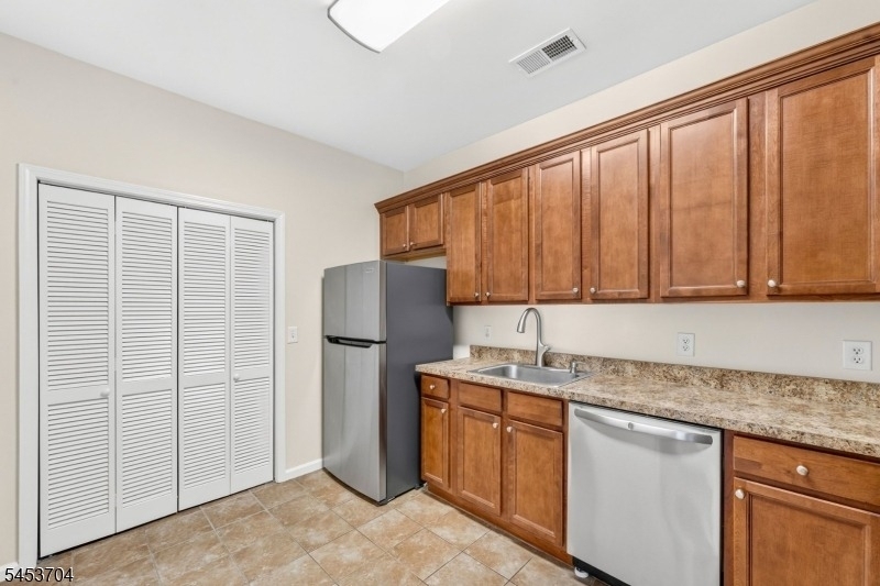 62 W Main St - Photo 9