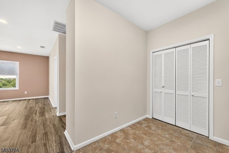 62 W Main St - Photo 8