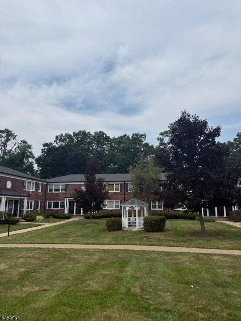 307 Pitney Pl - Photo 0
