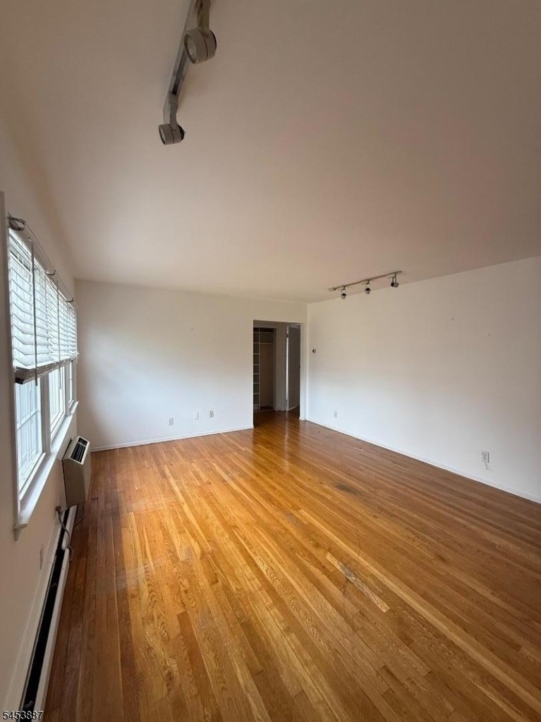 307 Pitney Pl - Photo 2