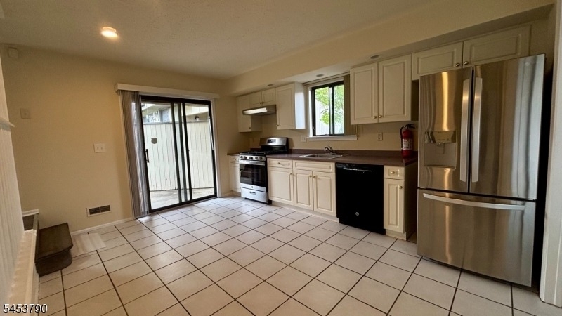 12 Spencer St - Photo 6