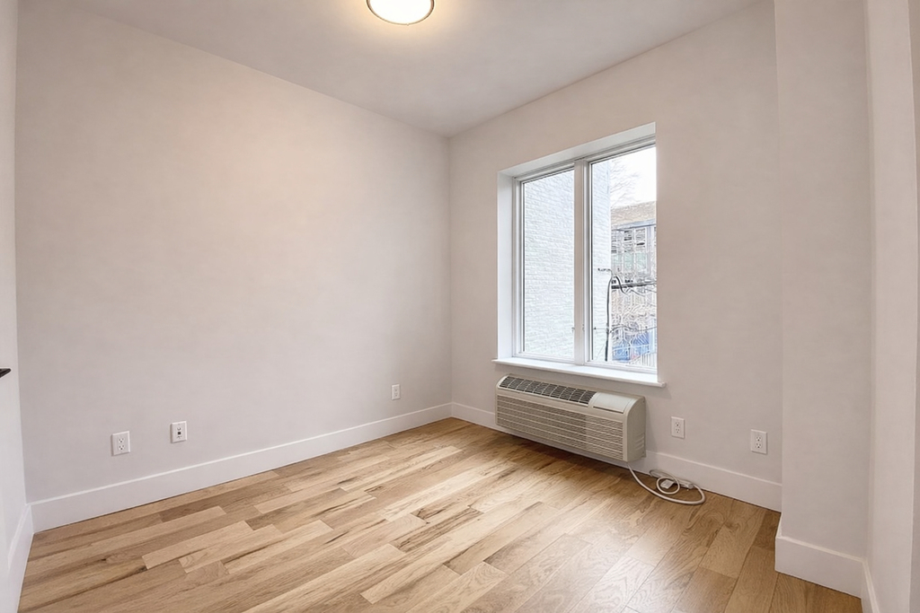 494 Jackson Avenue - Photo 3