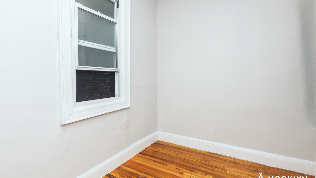 25 Kingsland Ave 11211 - Photo 2