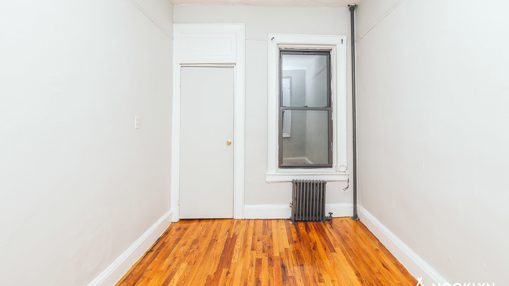 25 Kingsland Ave 11211 - Photo 1