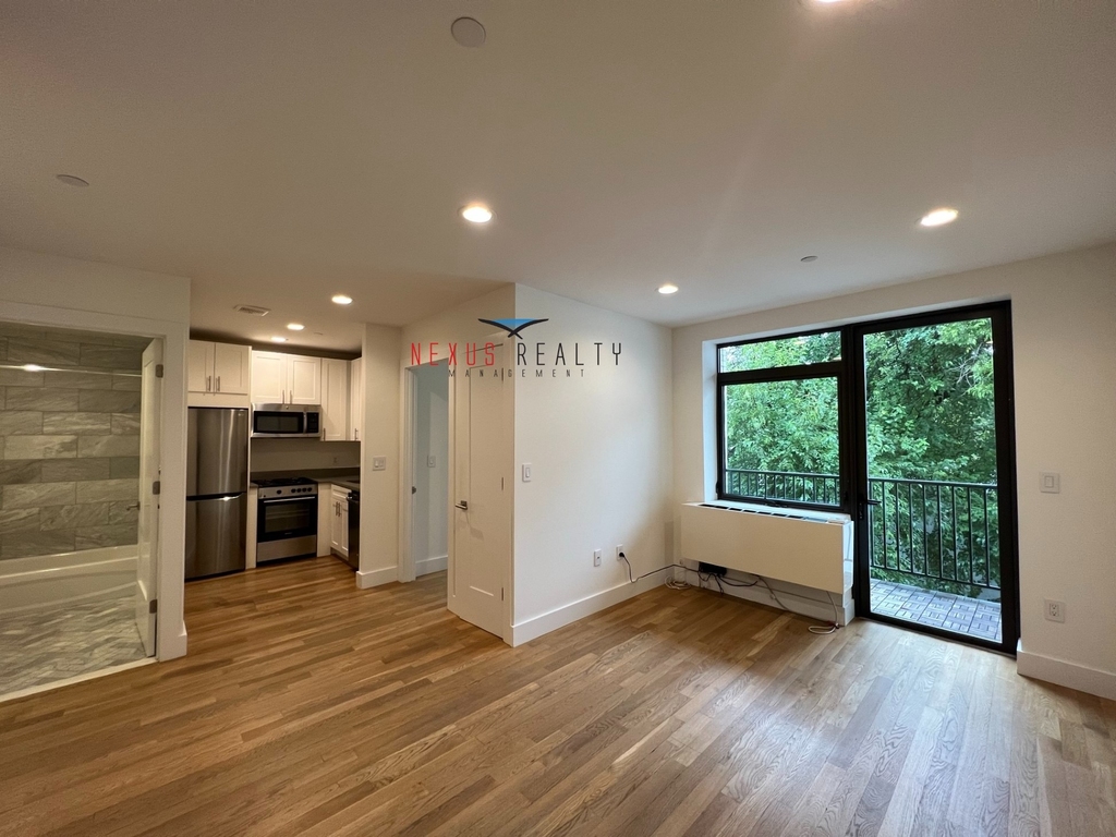 45-11 Broadway - Photo 2