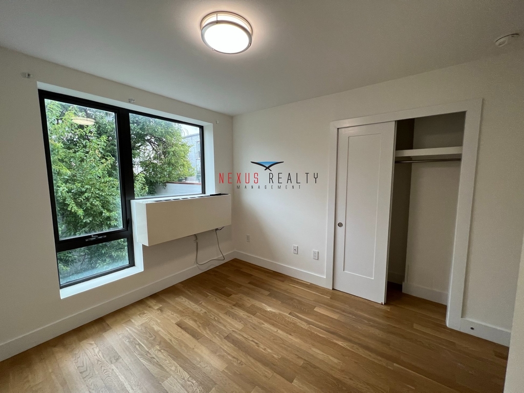 45-11 Broadway - Photo 6