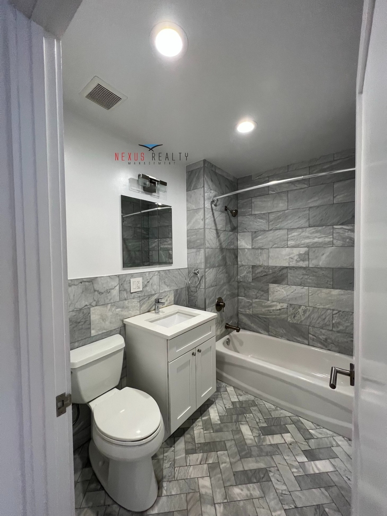 45-11 Broadway - Photo 10