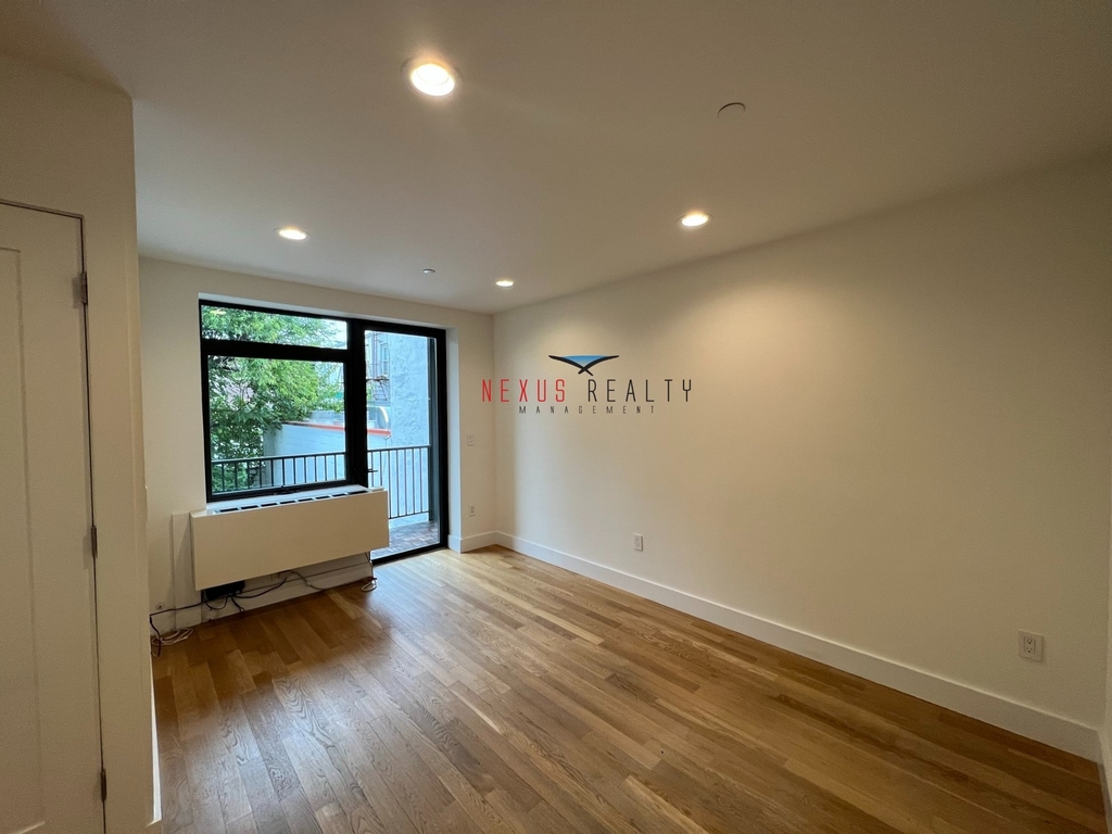 45-11 Broadway - Photo 5