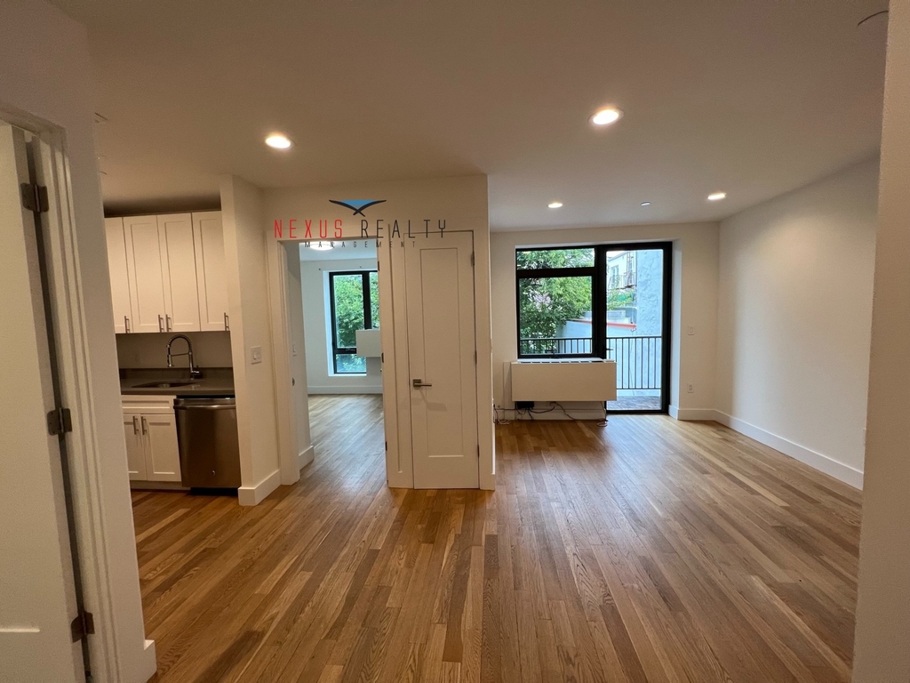 45-11 Broadway - Photo 1