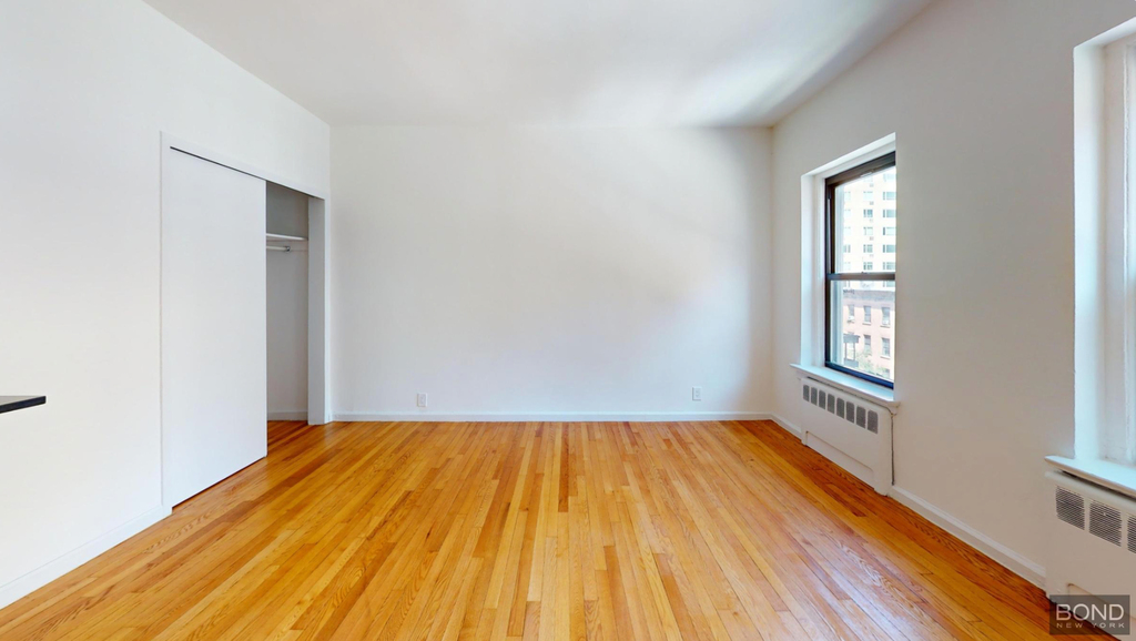 947 first avenue - Photo 3