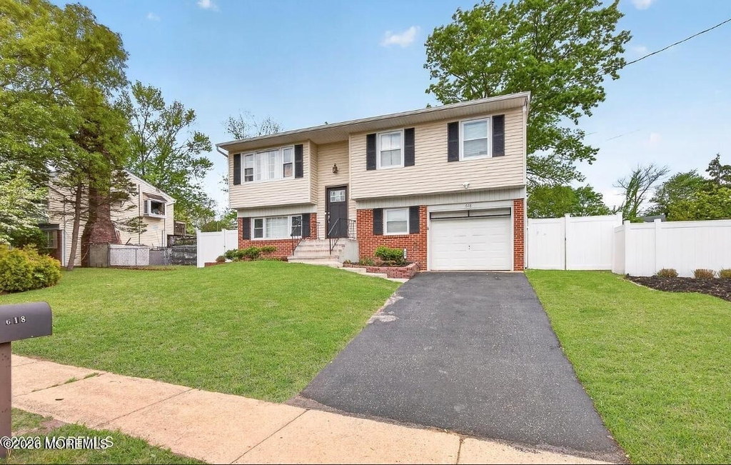618 Illinois Avenue - Photo 1